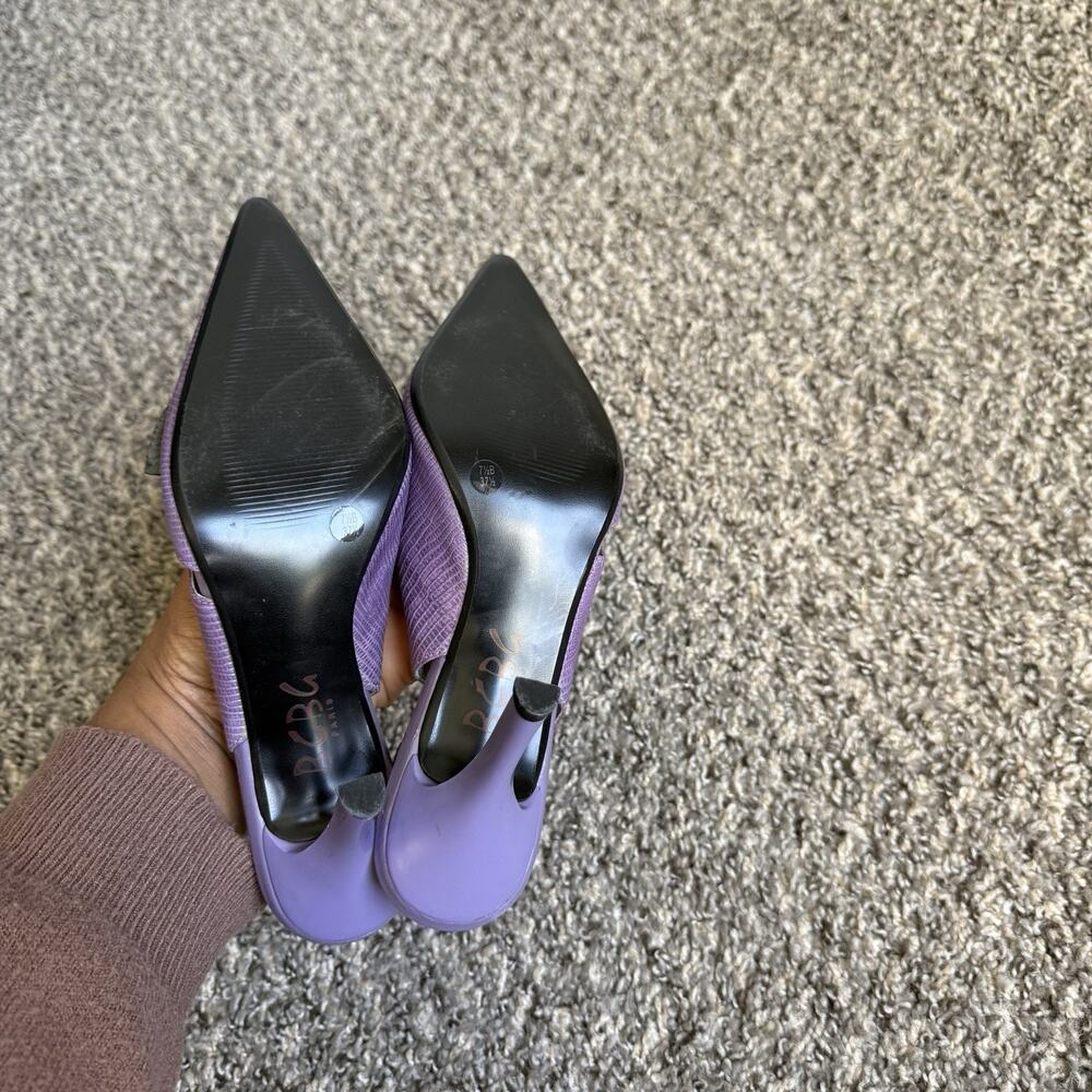VTG BCBG Paris Pointed Toe Snake Leather Heels 7.5 Flower Appliqué 90s Y2K - Picture 4 of 8